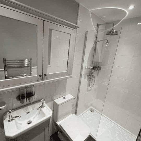 Bathroom-4-540x768-square-36362ad2ee70dc9108dc6410b36070bb-r985hl1nkgb4_result